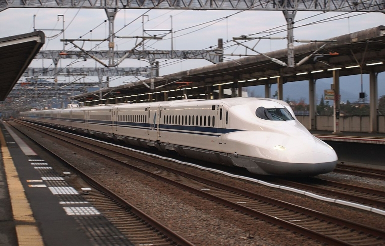 Shinkansen generasi baru, N700s. Sumber: kh ws/ wikimedia