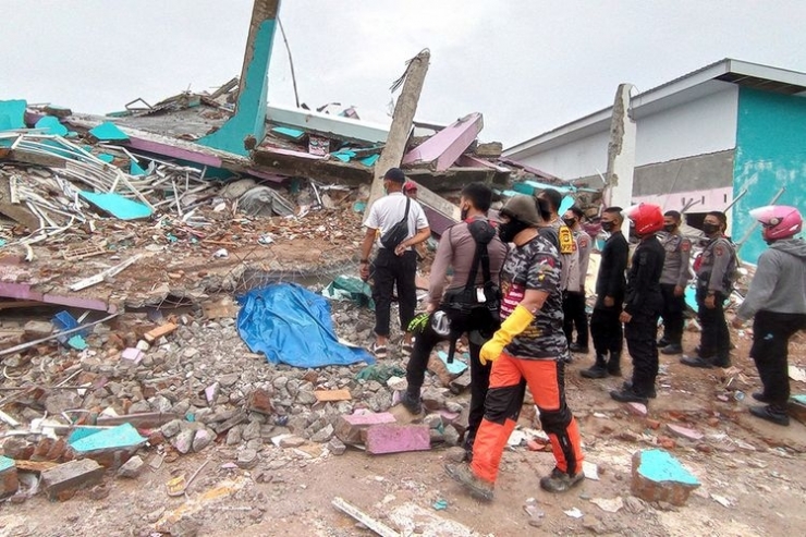 Potret RS Mitra Manakarra yang porak-poranda akibat gempa | Sumber gambar : Antarafoto/Akbar Tado