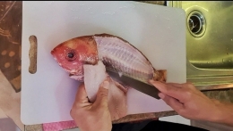 Proses mem-fillet Ikan Kakap | Dokumen Pribadi