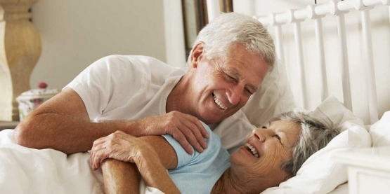 Lelaki tua yang tersenyum karena punya banyak persediaan tabah (Gambar: kompas.com)
