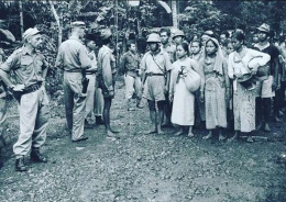 Para pribumi beserta pasukan Siliwangi diasingkan ke Jawa Tengah akibat Perjanjian Renville. | Brilio.net