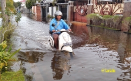 Banjir di Salah Satu Komplek Perumahan Elit Banjarmasin | @kaekaha