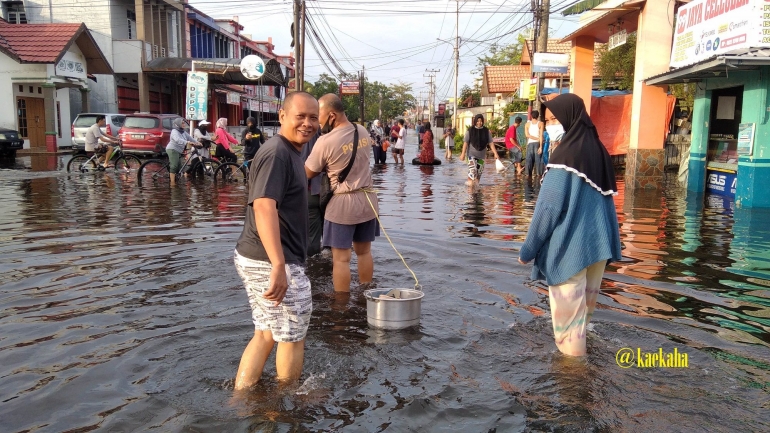 Banjir yang Merendam Kota Banjarmasin | @kaekaha