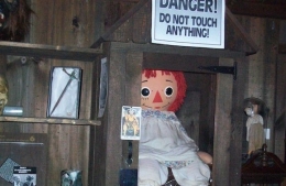 Foto boneka Annabelle asli (sumber: merdeka.com)