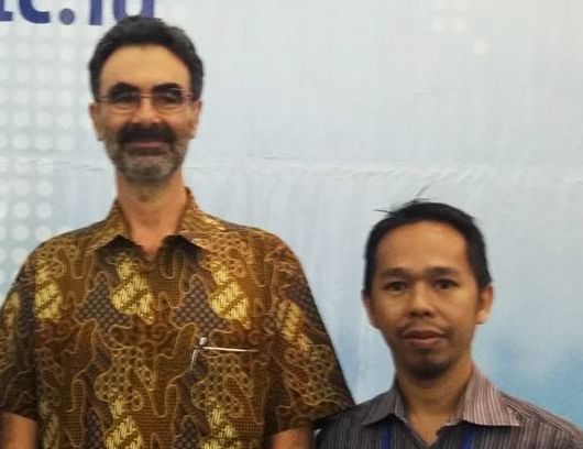 Saya dan David T. Hill, jomplang tingginya hehe... (dokpri)