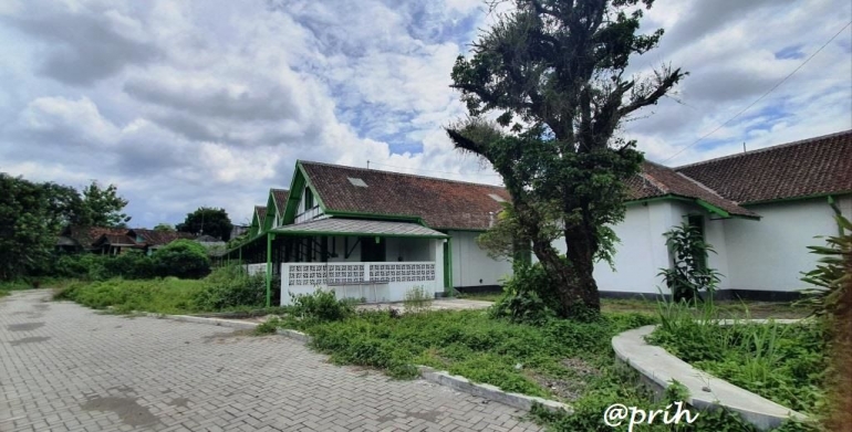 Kawasan Cagar Budaya Pegadaian Tempel sisi Utara andai dipercantik dengan taman (dok pri)