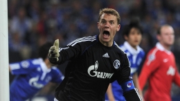 Manuel Neuer, ketika berseragam Schalke 04. Foto: Getty Images via uefa.com