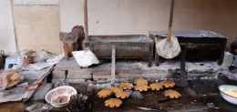 Kenampakan dari dapur toko roti kembang waru milik Basis beserta dua oven tradisional legendarisnya | Dok. pribadi/ Thomas Panji 