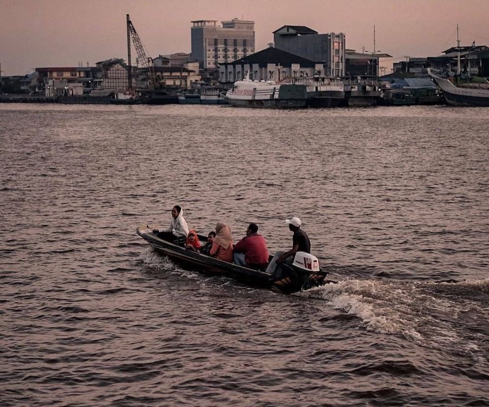 Sampan yang dipasangi dengan motor | Foto diambil dari Instagram @pontinesia