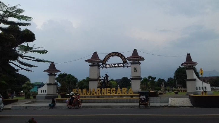 Gerbang Utama Alun-alun Banjarnegara (Dokpri)