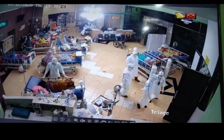 Tangkapan Layar CCTV lobi RSUD Saiful Anwar Malang yang dikatakan penuh | Sumber gambar: kabar24.bisnis.com / Istimewa