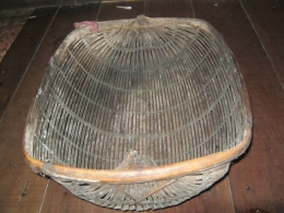 Tangguk, alat tradisional penciduk ikan buatan Sariansyah di Hangkinang. (foto : akhmad husaini)