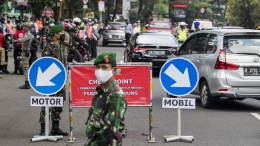 Pos pengecekan tak lagi diterapkan dalam perpanjangan PSBB Kota Bandung. Sumber : CNN INDONESIA