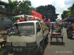 Kesibukan di zona luar Pasar Kranggan menjelang Perayaan Tiong Ciu sebelum pandemi Covid-19. Sumber: Dokumentasi pribadi penulis/blogger.