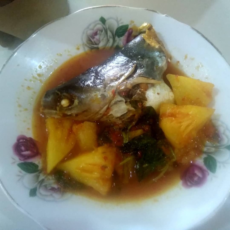 Pindang kepala ikan patin dan nanas. (Foto : Elvidayanty)