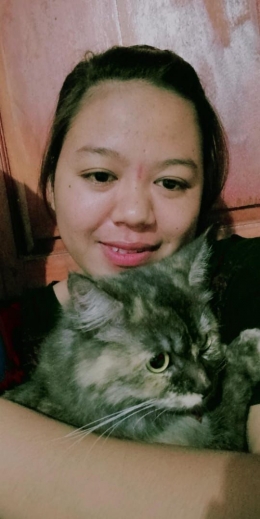 Foto kucing bersama Hestin H (dokpri)