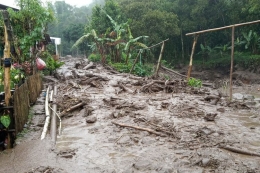 Banjir Bandang di Puncak, Bogor, Jawa Barat, Selasa (19/01/2021). (KOMPAS.COM/AFDHALUL IKHSAN)