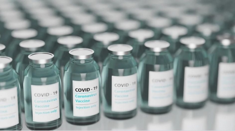 Deskripsi : ilustrasi vaksin Covid-19 I Sumber Foto : tornstensimon-pixabay