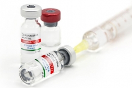 Ilustrasi vaksin Covid-19 yang dikembangkan Pfizer dan Moderna berbasis teknologi genetik yang disebut mRNA (messenger RNA). (SHUTTERSTOCK/Nixx Photography via KOMPAS.com)