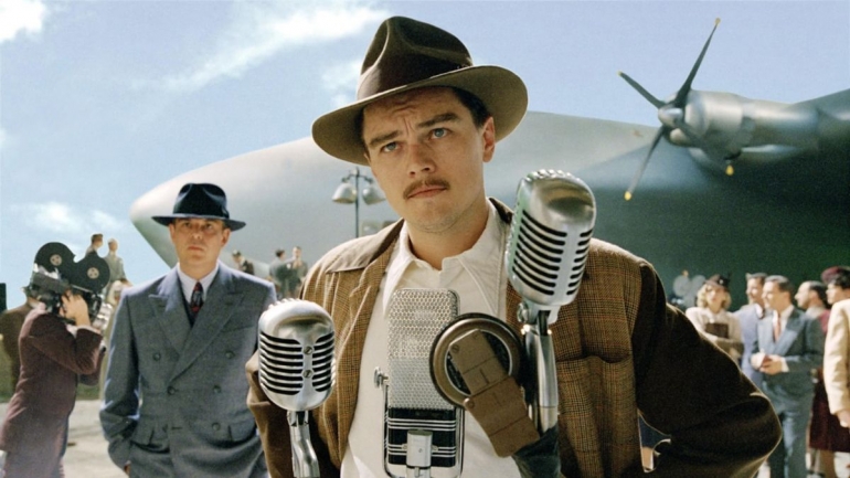 Leonardo DiCaprio berperan sebagai Howard Hughes, Sumber: Letterboxd.com  