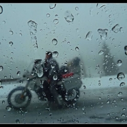 Ilustrasi berkendara saat hujan | liveabout.com