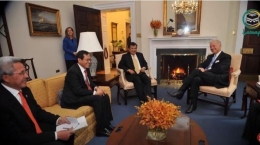 Pertemuan Jusuf Kalla dengan Joe Biden sewaktu sama-sama menjadi wakil presiden (tribunnews.com) 