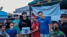 Rian D'Massive Menyerahkan Bantuan Kepada Korban Banjir Kalimantan Selatan | IG rianekkypradipta/kapanlagi.com