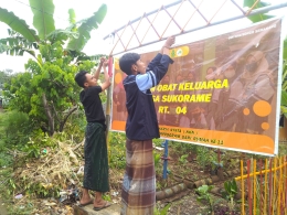 Pemasangan MMT taman toga (25/1) Dok : Dusun Sukorame, Cepoko, Gunungpati, Semarang