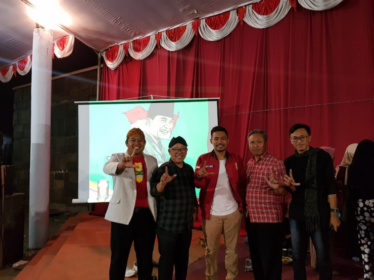 Acara Jagongan Kebangsaan bersama IMM Blitar dan Muara Baca. Dari kiri : Khabib M. A, Agus Sutoyo, Karas Candra, Budi Kastowo dan Fahrizal Aziz