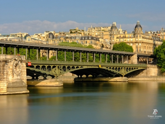 Pont-Bir Hakeim, Paris. Sumber: koleksi pribadi