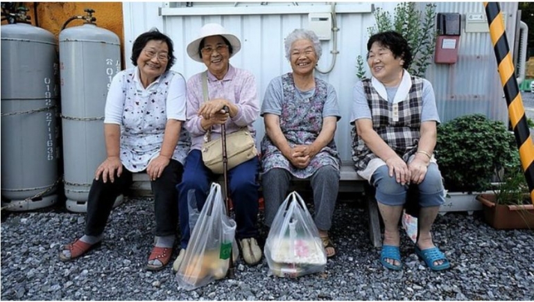 Tersenyum, salah satu cara bahagia orang Jepang (Sumber: thenewsline.com)