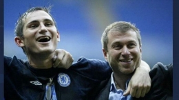 Frank Lampard semasa jadi pemain bersama pemilik Chelsea Roman Abramovich (tribunnews.com)