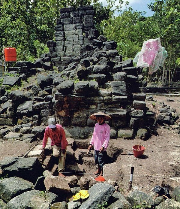 Candi Sirih sedang diteliti (Foto: Balai Arkeologi DI Yogyakarta)