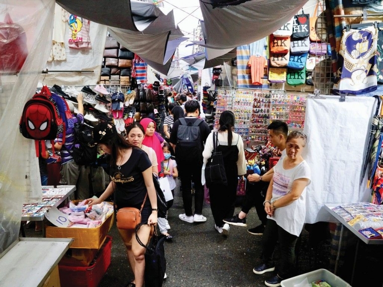 Ladies' Market - Hong Kong. Sumber: www.discoverhongkong.com