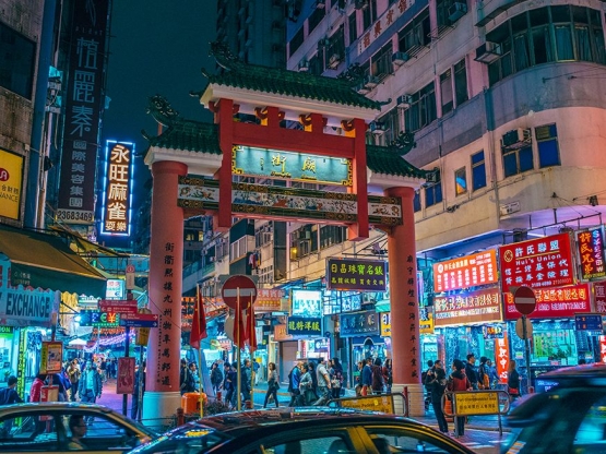 Temple street - Hong Kong. Sumber: www.discoverhongkong.com