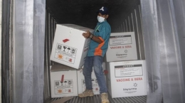 Penurunan Vaksin di Dinas Kesehatan Kab. Sampang (26/01/21) / cnnindonesia.com