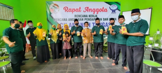 UJ terus berupaya mengembangkan pangsa pasar Tahu Kuning Probolinggo. Sumber: Dok. UJ