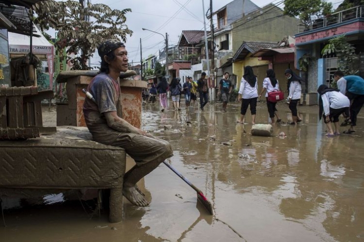 ilustrasi warga yang terdampak banjir. (Foto: KOMPAS.com/M ZAENUDDIN)