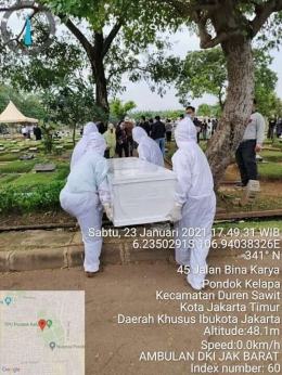 Keadaan saat pemakaman jenazah pasien covid 19 di Pondok Kelapa, Kecamatan Duren Sawit, Kota Jakarta Timur DKI Jakarta.. Facebook.com/Anies Baswedan