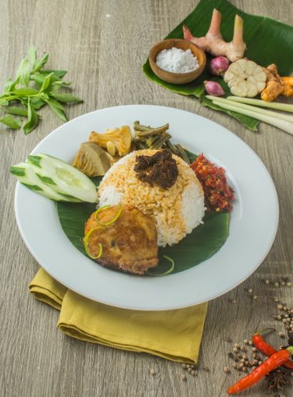 Nasi Perkedel (sumber : Instagram @kokocarimakan)