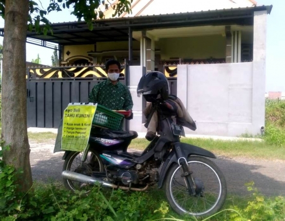 UJ baru tiba di depan rumah penulis. Sumber: Dok. Pribadi