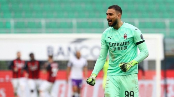 Gianluigi Donnarumma. Foto: Getty Images/Marco Luzzani on sport.detik.com