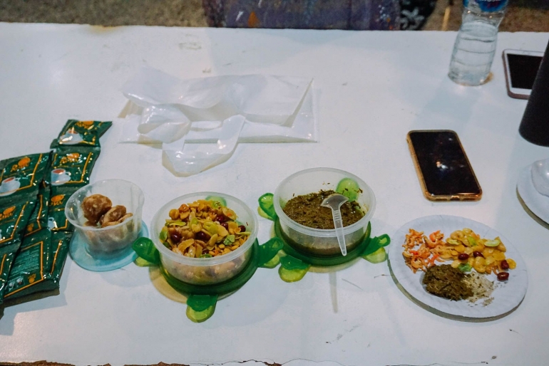 Foto makanan dan minuman khas Myanmar yang dibawakan oleh panitia asal Myanmar. (Dokpri)