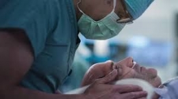 (sumber:https://www.thecinemaholic.com/the-surgeons-cut-season-2/)