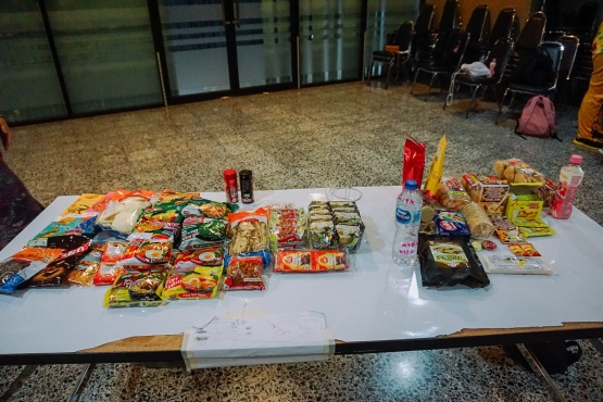 Foto sajian makanan dan minuman khas Indonesia yang dibawakan oleh peserta asal Indonesia. (Dokpri)