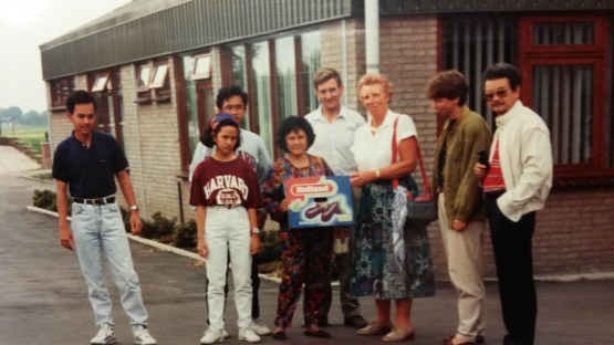 Dokumentasi pribadi/Kami dibawa berkeliling ke perkebunan terong ungu. Mungkin, Terong Belanda? Sebuah perkebunan modern, di tahun 1991.