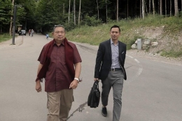 Susilo Bambang Yudhoyono (SBY) dan Agus Harimurti Yudhoyono (AHY) | Foto: Instagram (@agusyudhoyono) via Hallo Indonesia