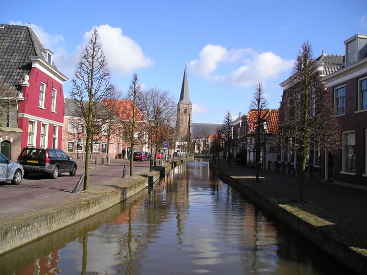 www.hollandhappy.wordpress.com/ota Maasland, kota kecil di selatan Amsterdam. Suasana khas BElanda, negeri air dengan banyak kanal2, termasuk di Massland