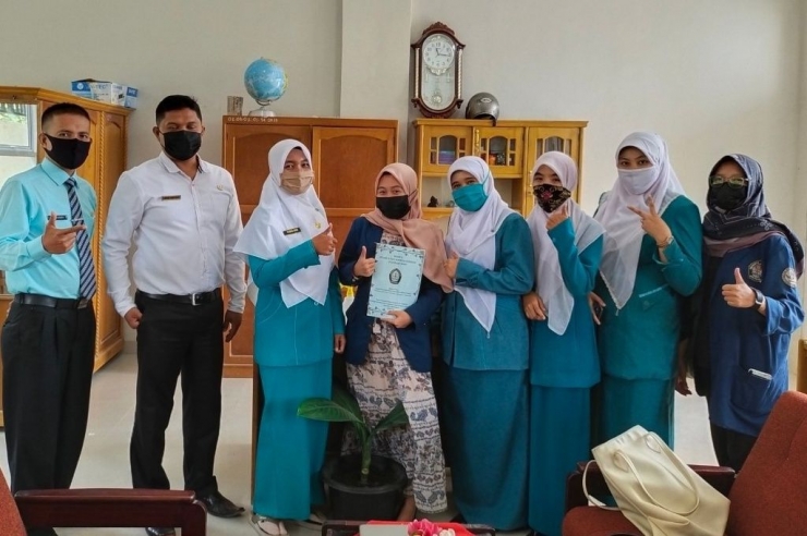 Sosialisasi Pembuatan Hand Sanitizer dari Aloevera oleh Guspa Sari Kepada Guru di SDN 15 Pulai Anak Air (Senin,18 Januari 2021) dokpri