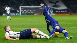 Pelanggaran Eric Dier kepada Timo Werner yang membuat hukuman penalti bagi Tottenham (Foto Skysports) 